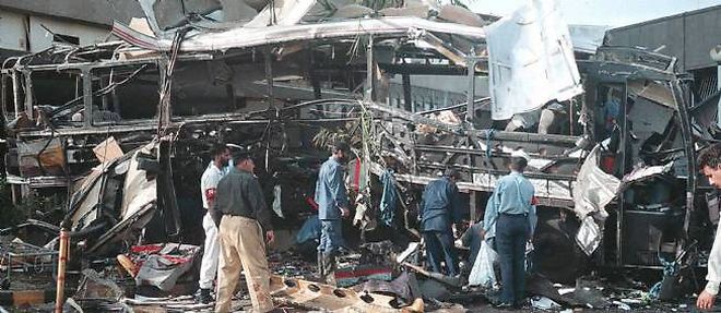 Les attentats de Karachi du 8 mai 2002 ont fait 14 morts, dont 11 Francais.