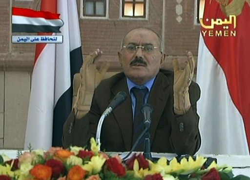 Le president conteste du Yemen, Ali Abdallah Saleh, s'est declare samedi dispose a abandonner le pouvoir "dans les prochains jours", mais a affirme qu'il ne le remettrait pas a ses opposants.