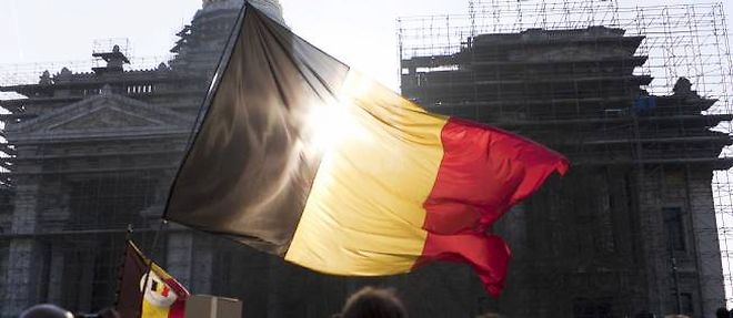 Il aura fallu 481 jours pour mettre en place une reforme institutionnelle transferant de nombreux pouvoirs de l'Etat vers les regions en Belgique. 