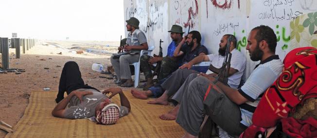 Libye : les forces nouvelles reculent &agrave; Syrte