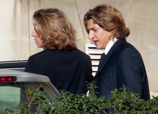 Accouchement de Carla Bruni: Nicolas Sarkozy s'est rendu &agrave; la clinique