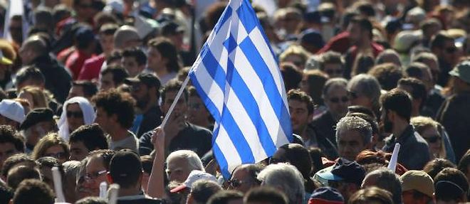 Des dizaines de milliers de personnes sont descendues dans les rues a Athenes, alors que le Parlement s'appretait a voter une nouvelle loi d'austerite.