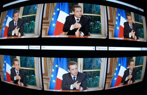 - LE POINT A 21H45 - Lors d'une interview tres attendue en direct sur TF1 et France 2, Nicolas Sarkozy a annonce que la France devrait se serrer encore davantage la ceinture pour parvenir a sortir de la crise, tout en annoncant une revision a la baisse de la prevision de croissance pour 2012, a 1% du PIB contre 1,75% initialement prevus.