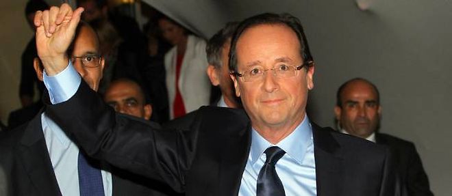 Francois Hollande veut prendre le temps d'accorder le programme du PS avec ses propres idees avant de se lancer dans la bataille de 2012.