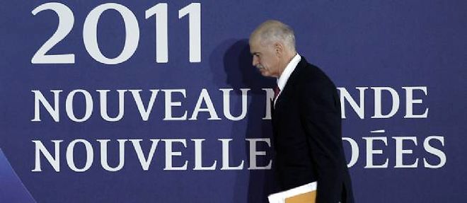 Georges Papandreou a son arrivee, mercredi, pour une reunion de travail, prelude au G20 de Cannes.