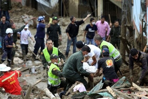 Quatre personnes ont peri et au moins 28 personnes sont portees disparues a la suite d'un glissement de terrain ayant enseveli dix maisons dans la ville colombienne de Manizales (278 km a l'ouest de Bogota), a annonce samedi la Croix-Rouge a l'AFP.