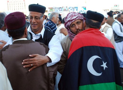 Apres huit mois d'un conflit devastateur en Libye qui a renverse le regime de Mouammar Kadhafi tue apres sa capture le 20 octobre, les habitants ont eu du mal a celebrer la fete en raison de la hausse vertigineuse des prix, alors que les prieres ont ete consacrees a un hommage aux "martyrs" et a des appels a l'unite.