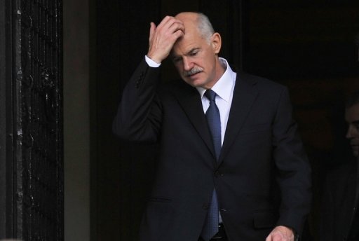 Le Premier ministre grec Georges Papandreou a propose une rencontre dimanche soir avec son rival conservateur Antonis Samaras chez le chef de l'Etat grec, Carolos Papoulias, "pour explorer rapidement la possibilite d'une entente", a indique son bureau de presse.