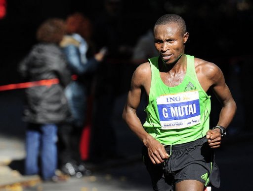 Le Kenyan Geoffrey Mutai a remporte dimanche le marathon de New York chez les messieurs, ameliorant au passage le record de l'epreuve, tandis que l'Ethiopienne Firehiwot Dado s'est imposee chez les dames et signe son meilleur temps personnel.