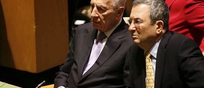 Le president Shimon Peres et le ministre de la Defense Ehud Barak, le 22 septembre 2010, a l'ONU.