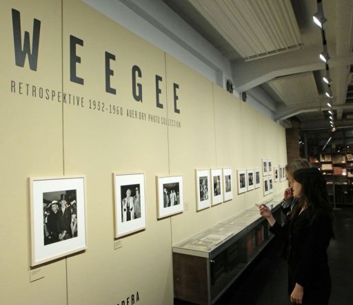 Deux cent cinquante cliches originaux du celebre photographe americain Weegee sont exposees a partir de mardi et jusqu'au 12 fevrier a Vienne a la galerie specialisee Westlicht.
