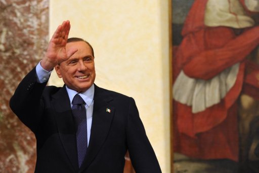 Les temps sont durs pour Silvio Berlusconi: recemment chasse de son poste de chef du gouvernement, voila que son dernier CD de chansons d'amour semble boude des consommateurs italiens.