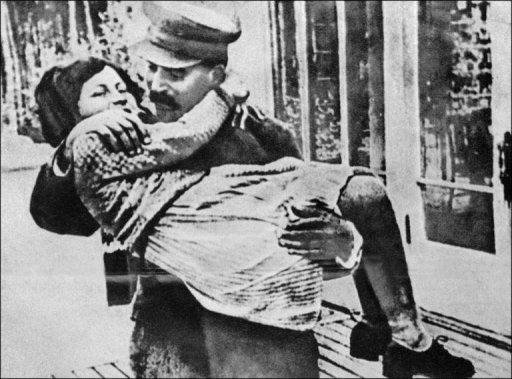 La fille unique du dictateur sovietique Joseph Staline est morte mardi dernier a l'age de 85 ans d'un cancer du colon aux Etats-Unis ou elle s'etait exilee en 1967, a rapporte lundi le New York Times.