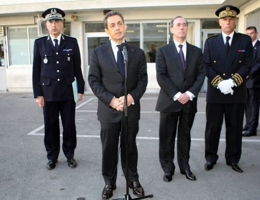 Mort &agrave; Marseille du policier bless&eacute;, Sarkozy promet des fusils &agrave; pompe aux Bac