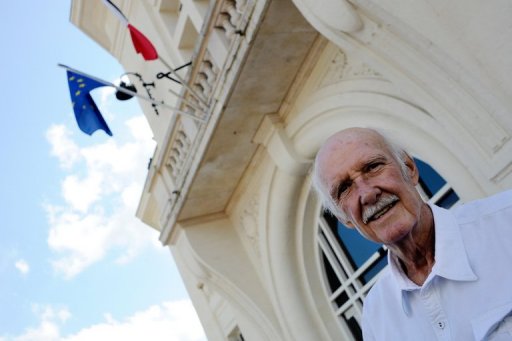 L'ancien presentateur du journal televise sur TF1, Ladislas de Hoyos, maire de Seignosse (Landes), est mort jeudi a l'age de 72 ans des suites d'une longue maladie, a-t-on appris aupres d'elus landais.