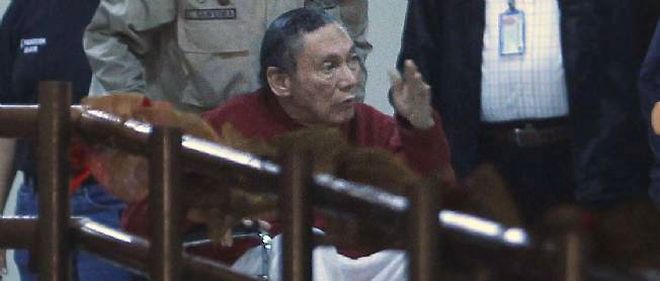 Noriega Incarcere A Son Retour A Panama Avec De Fortes Mesures De