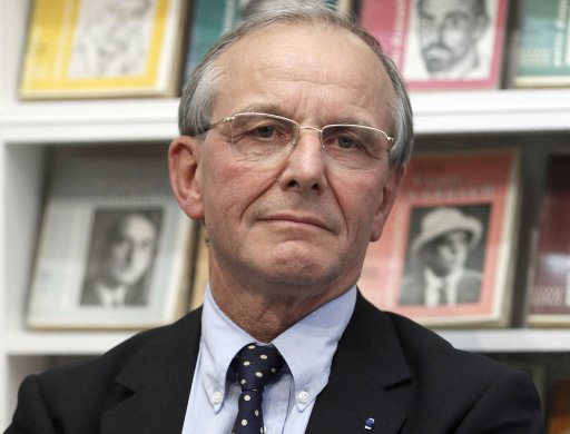 Le geneticien Axel Kahn sera candidat aux legislatives, pour le PS, dans la 2e circonscription de Paris que se disputent Francois Fillon et Rachida Dati, a annonce vendredi la Federation PS de Paris.