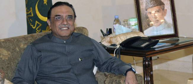 Zardari de retour au Pakistan