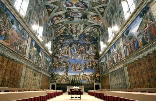 La Chapelle Sixtine est depuis l'ete sous etroite surveillance scientifique pour detecter avec precision tout ce qui, dans l'atmophere, est susceptible de degrader ses fresques, a revele jeudi le directeur des Musees du Vatican.