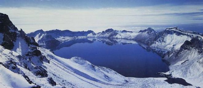 Lorsque Kim Jong-il est mort samedi, la glace du lac Chon sur le mont Paektu s'est brisee dans un bruit assourdissant. Tres officiellement.