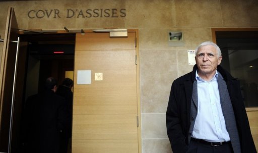 L'ancien maire de Vence (Alpes-Maritimes) Christian Iacono, condamne en 2009 pour le viol de son petit-fils Gabriel qui a depuis retire ses accusations, a annonce lundi qu'il allait devoir retourner en prison a compter du 9 janvier 2012.