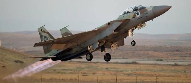 Un F15 israelien decolle d'une base aerienne du Negueev.