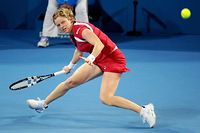 Tennis: Clijsters, bless&eacute;e &agrave; une hanche, abandonne en demi-finale &agrave; Brisbane
