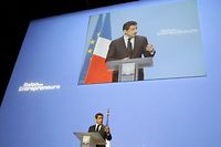 Comme Hollande, Sarkozy d&eacute;nonce les banquiers et la sp&eacute;culation