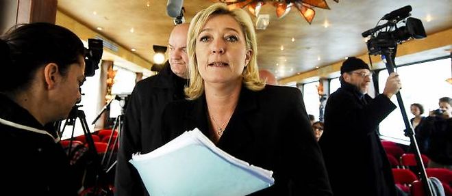 Quelque 800 personnes sont membres du comite de soutien de Marine Le Pen presente jeudi.
