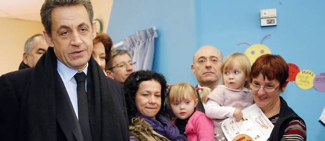 Nicolas Sarkozy a visite la creche de Lavaur, dans le Tarn, avant de parler politique familiale.