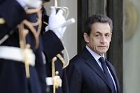 Un peu plus candidat, Sarkozy va proposer un r&eacute;f&eacute;rendum sur les ch&ocirc;meurs