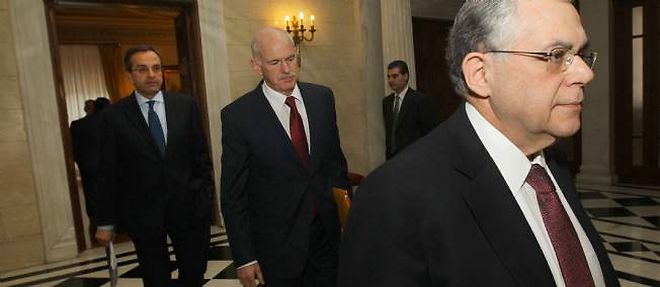 Antonis Samaras, Georges Papandreou et Lucas Papademos au sortir de la reunion de la coalition gouvernementale sur le plan d'austerite.