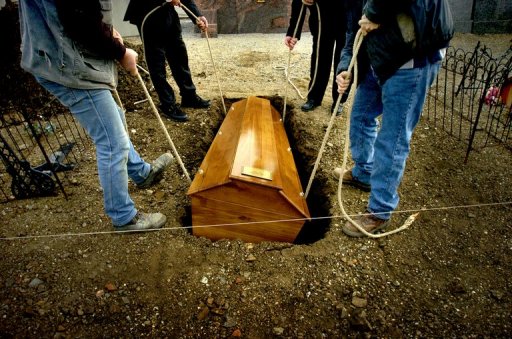 De L Embaumeur Au Fossoyeur La Mort Pour Metier Le Point