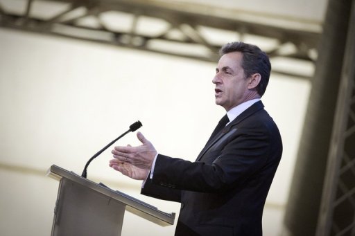 Daniel Vaillant, en tant que "mandataire" du candidat socialiste Francois Hollande, va saisir lundi la Commission nationale des comptes de campagne pour denoncer une utilisation des "moyens de l'Etat" par Nicolas Sarkozy a des fins de campagne electorale, a affirme Manuel Valls.