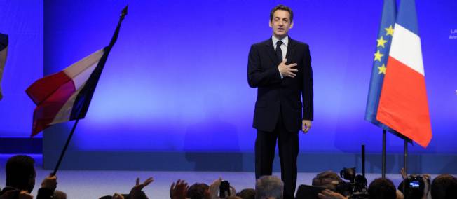 Nicolas Sarkozy se pose en p&egrave;re de la nation