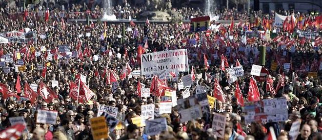 Un demi-million d'Espagnols sont descendus dans la rue dimanche pour protester contre la reforme du travail.