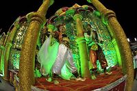 Le carnaval de Rio atteint son apoth&eacute;ose avec les d&eacute;fil&eacute;s du sambodrome