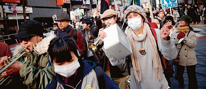 L'opinion publique japonaise ne veut plus du nucleaire. Les opposants a l'atome crient leur colere dans les rues de Tokyo (ici, le 29 janvier, lors d'une manifestation).