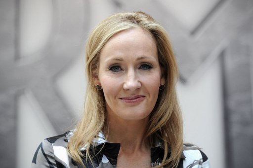 Les filiales de Hachette Livre, Little, Brown Book Group et Little, Brown and Company, publieront le premier roman pour adultes de J.K. Rowling, l'auteur d'Harry Potter, en langue anglaise dans le monde entier, sous forme papier et numerique