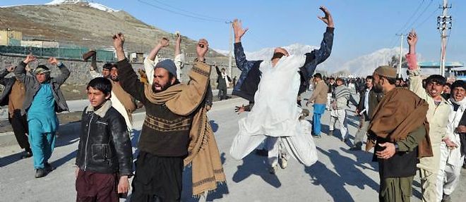 Les manifestants afghans protestent pour la cinquieme journee consecutive.