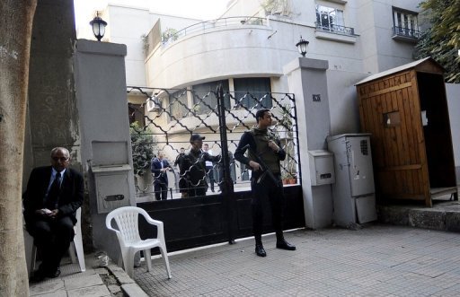 Le proces d'une quarantaine de membres d'organisations non-gouvernementales, dont des Americains, s'est ouvert dimanche devant un tribunal au Caire, selon une journaliste de l'AFP sur place.