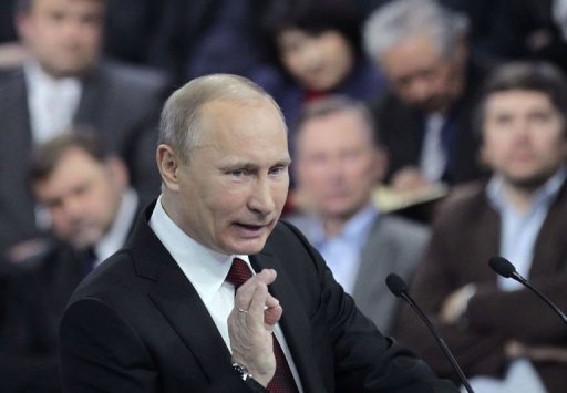 Le Premier ministre Vladimir Poutine, candidat a la presidentielle de dimanche, a affirme mercredi que l'opposition, qu'il accuse de discrediter le scrutin, etait meme prete au meurtre "sacrificiel" d'une personnalite connue pour faire monter la tension.