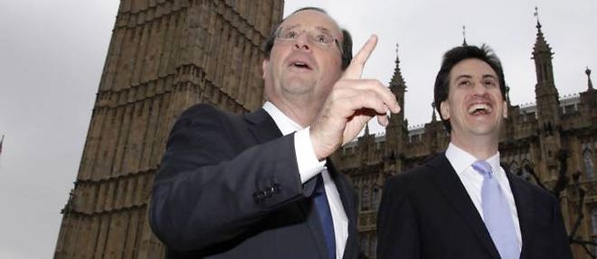 Francois Hollande, candidat PS a la presidentielle, et Ed Miliband, dirigeant du parti travailliste en Angleterre.
