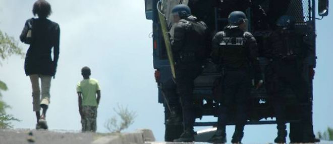 La gendarmerie a Mayotte en 2008.
