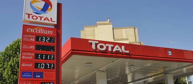 Total doit verser pour 2011 environ 1,2 milliard d'euros d'impots, dont 300 millions au titre de l'impot sur les societes. 