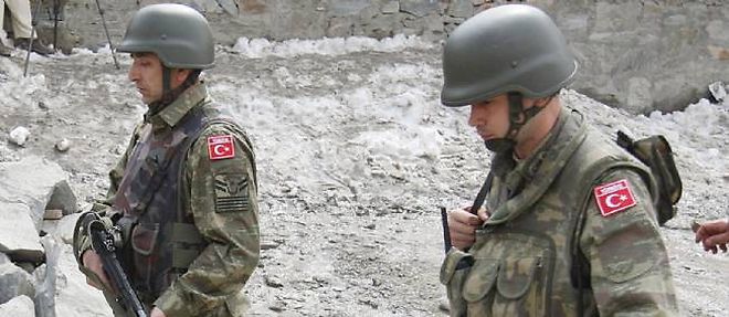 Malades, handicapes ou... homosexuels : voila les trois motifs que les hommes turcs peuvent avancer afin de se faire dispenser de service militaire.