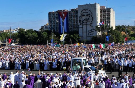 En presence du president Raul Castro, assis au premier rang, le cardinal et archeveque de La Havane Jaime Ortega a lance un appel "pour la paix et la reconciliation" dans le pays.