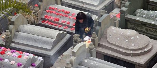 Les Chinois honorent leurs morts le 4 avril, comme ici, en 2011.