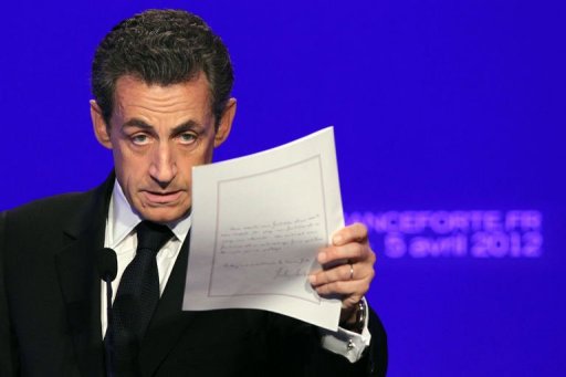 Nicolas Sarkozy a "formellement" conteste vendredi une etude d'economistes selon laquelle les plus riches avaient ete favorises durant son quinquennat, lancant qu'un "mensonge repete ne fait pas une verite".