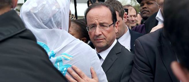 Francois Hollande en deplacement aux Ulis (Essonne) samedi 7 avril.